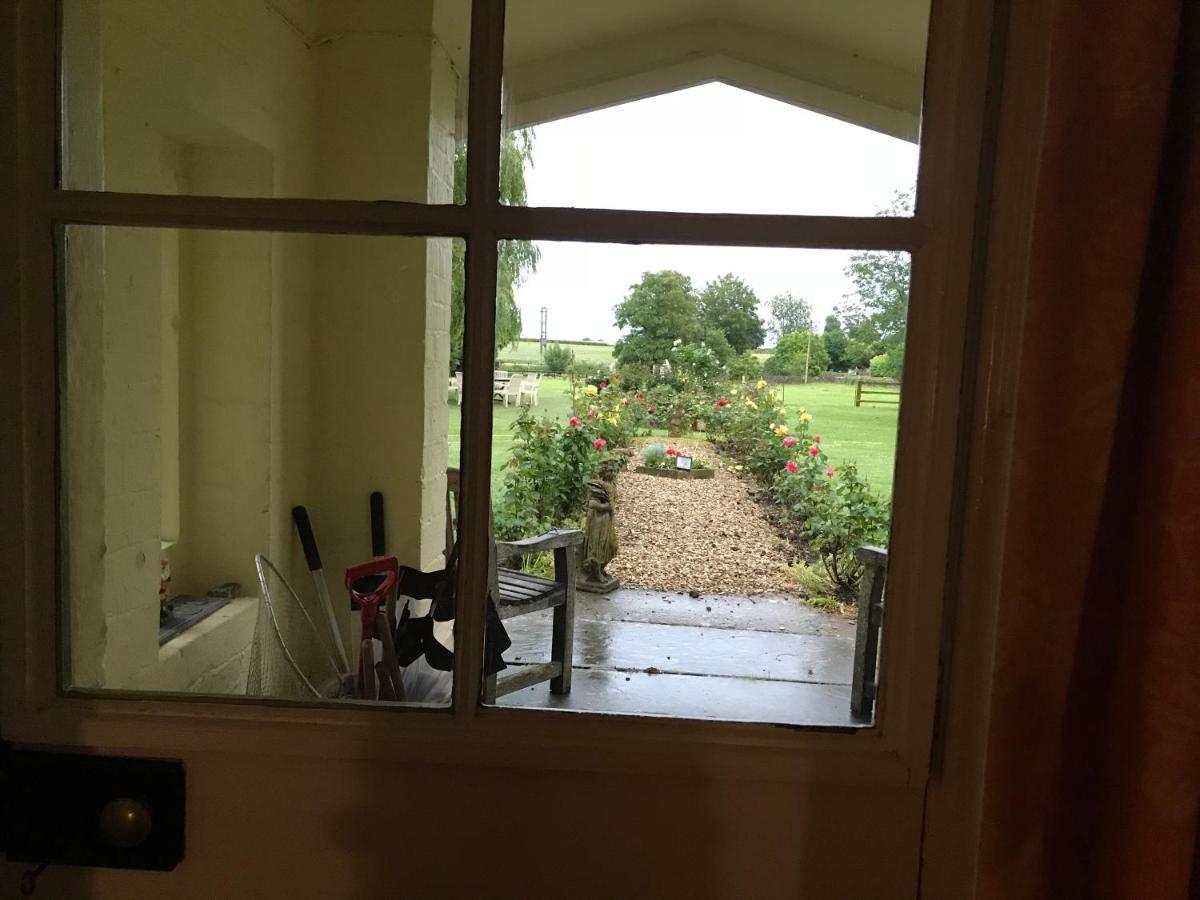 The Manor Farm Alderton Villa Chippenham  Exterior photo